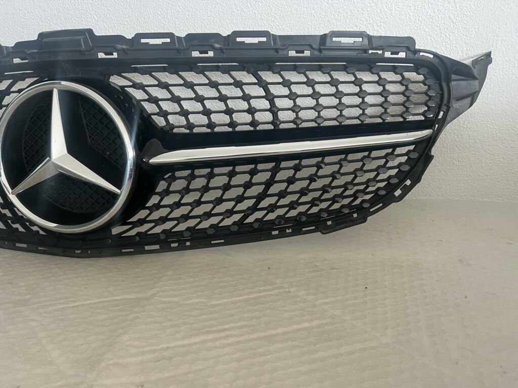 Afbeelding 5 van W205 facelift AMG Diamond Grill C klasse Zwart Mercedes 4568