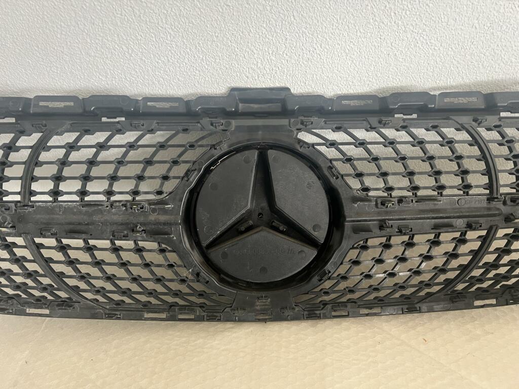 Afbeelding 11 van W205 facelift AMG Diamond Grill C klasse Zwart Mercedes 4568