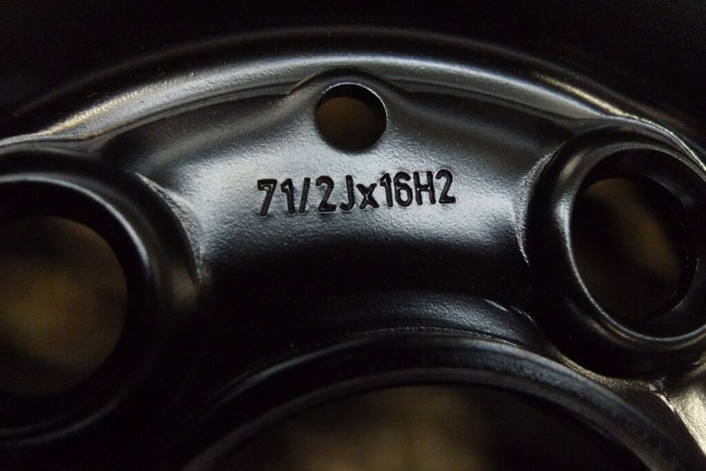 Afbeelding 5 van Reservewiel Velg staal met band Mercedes 210 nieuw uit kofferruimte A2104000802 71/2JX16H2 ET41 band 215/55R16 Continental