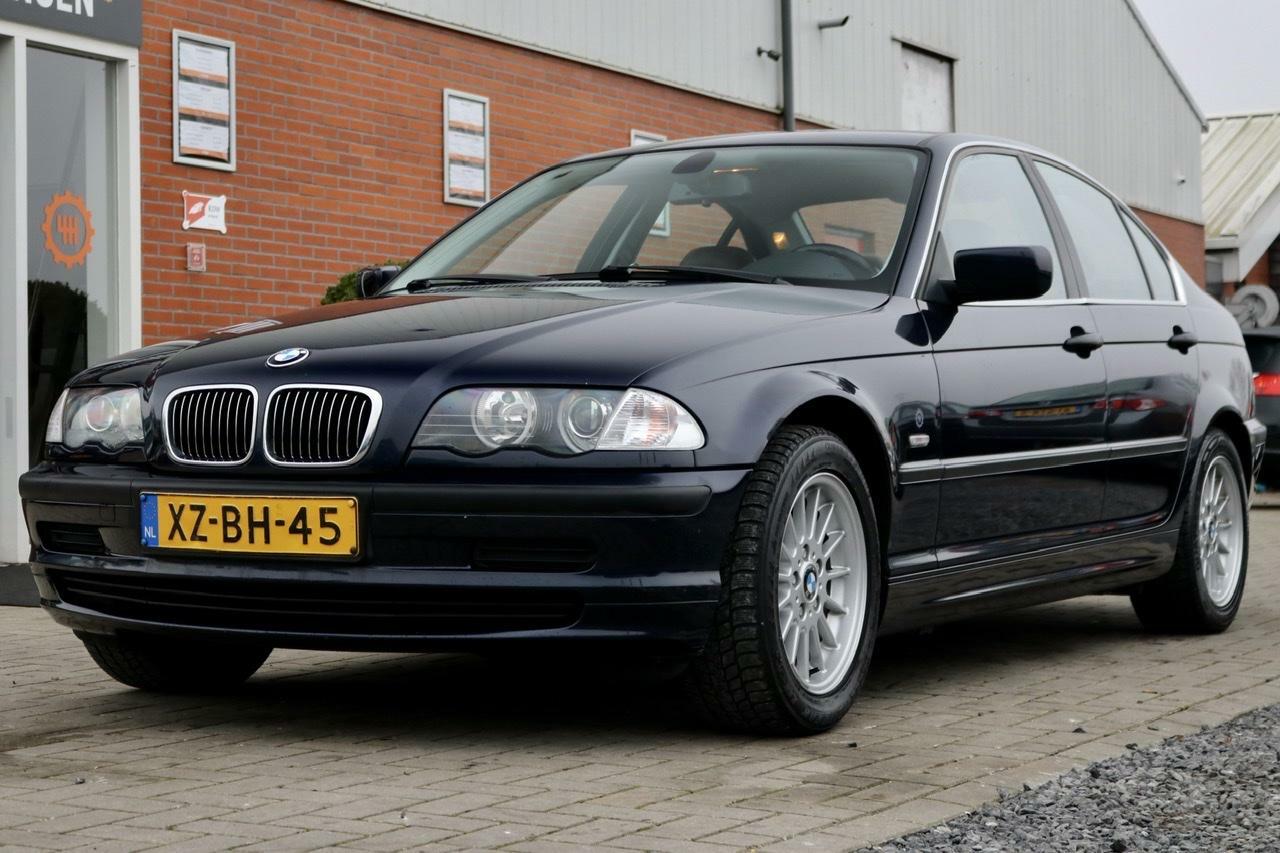 Caroutlet Groningen - BMW 3-serie 318i Executive | LEER | AUTOMAAT | AIRCO