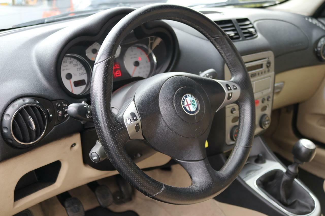 Caroutlet Groningen - Alfa Romeo 147 1.9 JTD Collezione | 5DRS | LEER | AIRCO