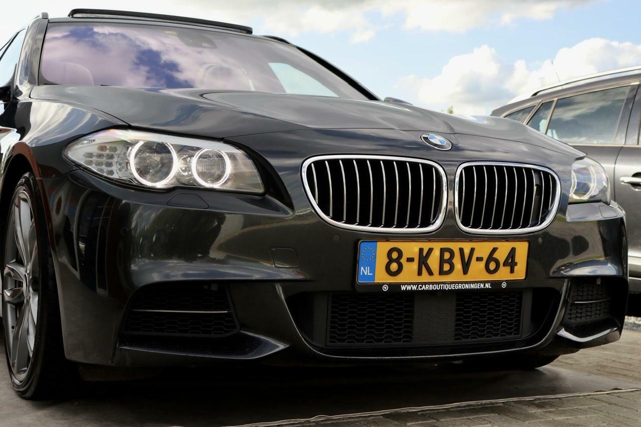 Caroutlet Groningen - BMW 5-serie Touring M550xd | PANO | 381+ PK | LEDER |