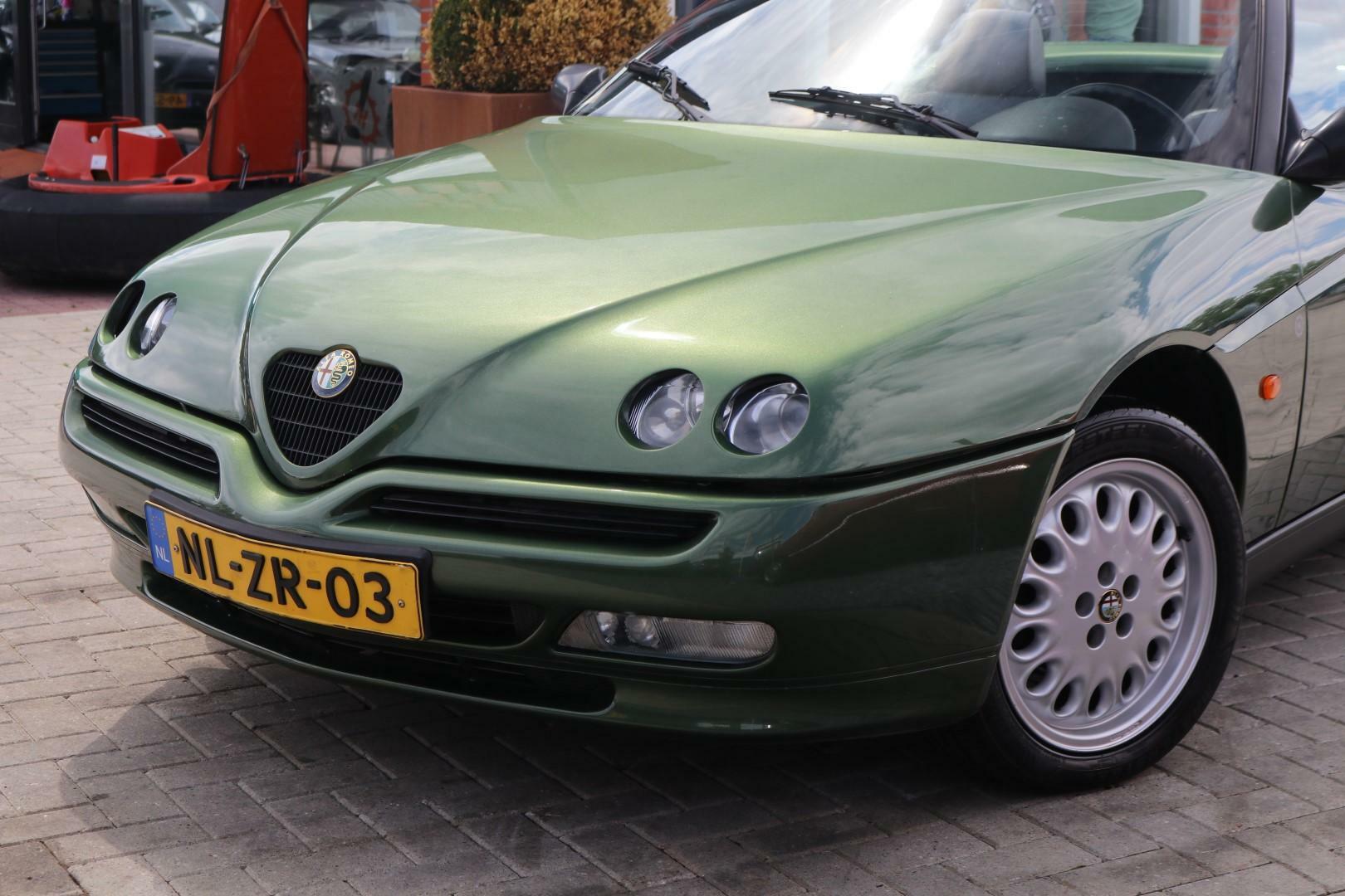 Caroutlet Groningen - Alfa Romeo Spider 2.0-16V T.Spark | NAP | MOOIE STAAT | BEIGE KAP