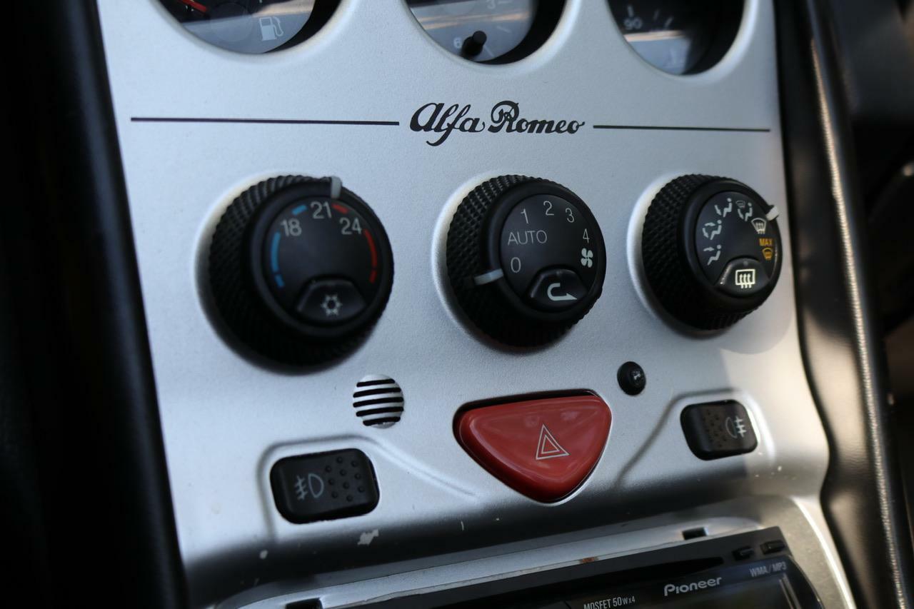 Caroutlet Groningen - Alfa Romeo Spider 1.8-16V T.Spark | NAP | AIRCO | LEDER|