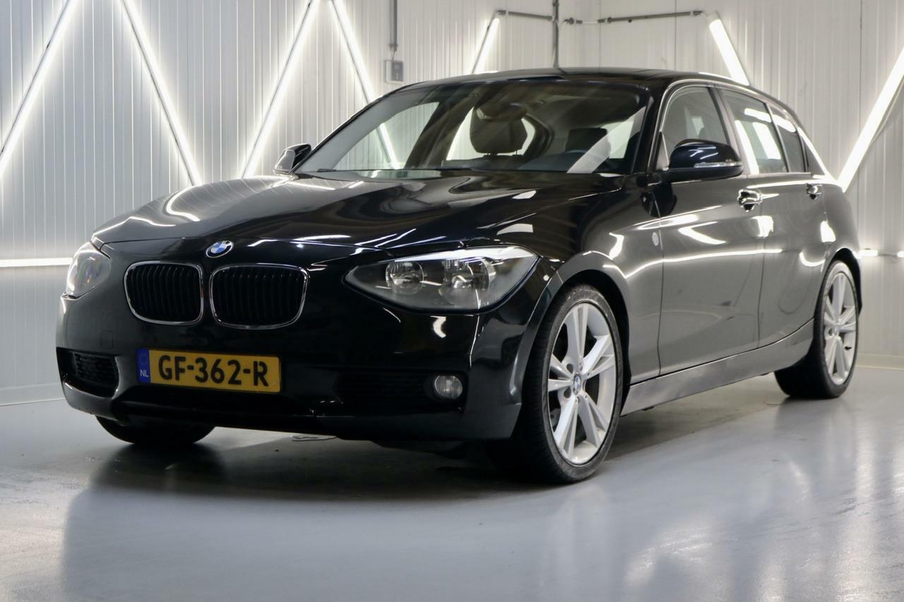 Caroutlet Groningen - BMW 1-serie 118i Business+ | 5DRS | FULL LEDER | NAVI | OPEN DAK