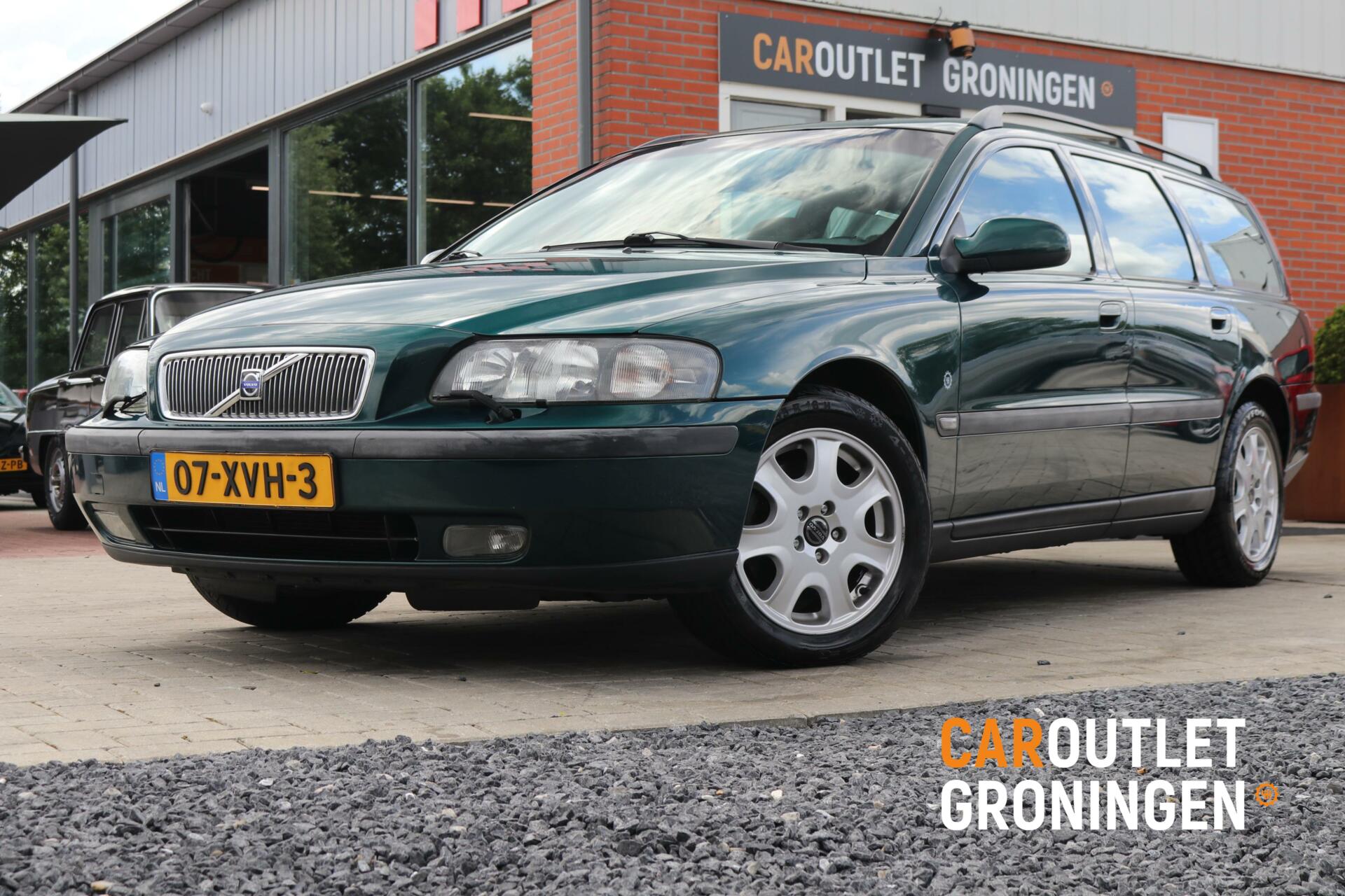 Caroutlet Groningen - Volvo V70 2.4 T Comfort Line | AUTOMAAT | LEDER | TOP ONDERHOUDEN