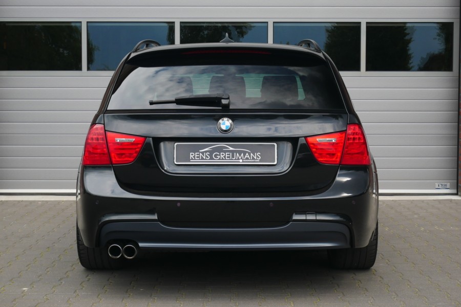 BMW 3-serie Touring 325d M-Pakket / NAVI / ZWARTE HEMEL /