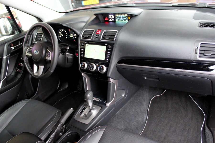 Subaru Forester CVT Premium * Trekhaak * Navigatie * 18 inch