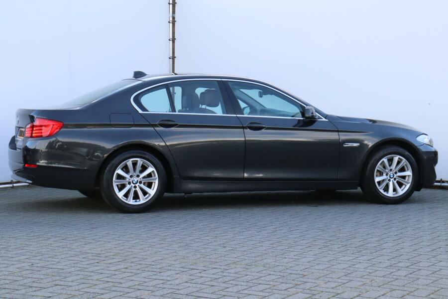 BMW 5-serie 528i High Executive OPEN DAK ZEER NETTE AUTO !!