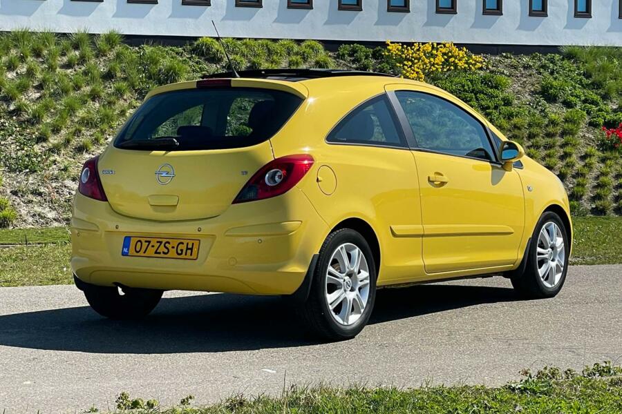 Opel Corsa 1.2-16V Cosmo