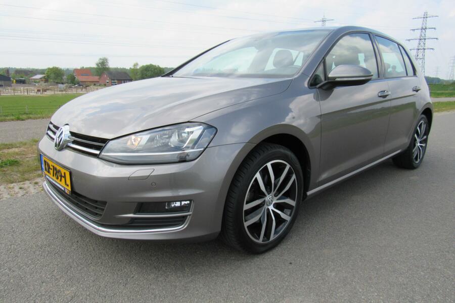 Volkswagen Golf 1.4 TSI Business Edition R Connected 5d 17 inch