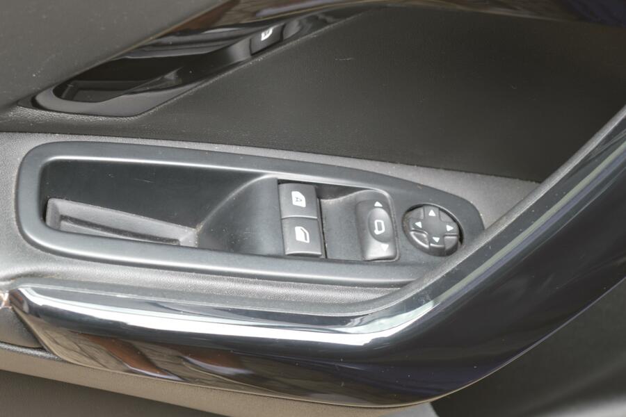 Peugeot 208 1.6 VTi Allure|Leder|Airco|79000 km!Nap|Trekhaak