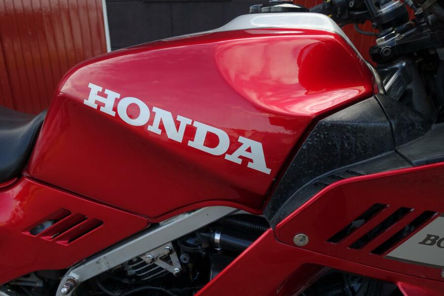 Honda VF 1000 F2 Nieuw gekocht en bereden door één eigenaar