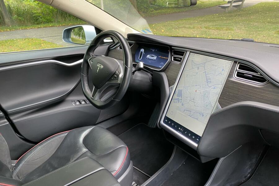 Tesla Model S 85. Panorama. Marge. Performance pack