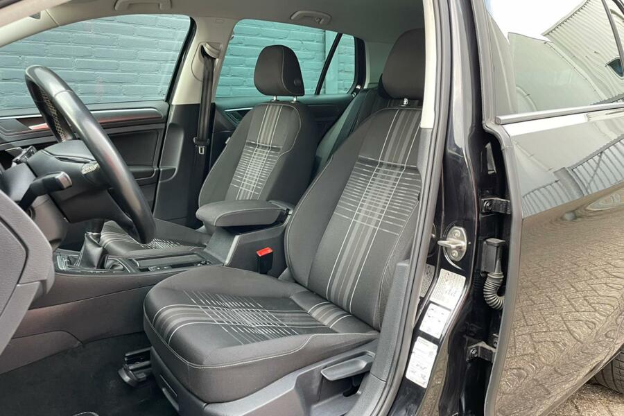 Volkswagen Golf 1.6 TDI 110pk Lounge | Navi | 17 inch | Xenon | Elektrische Inklap spiegels | Dealer onderhouden