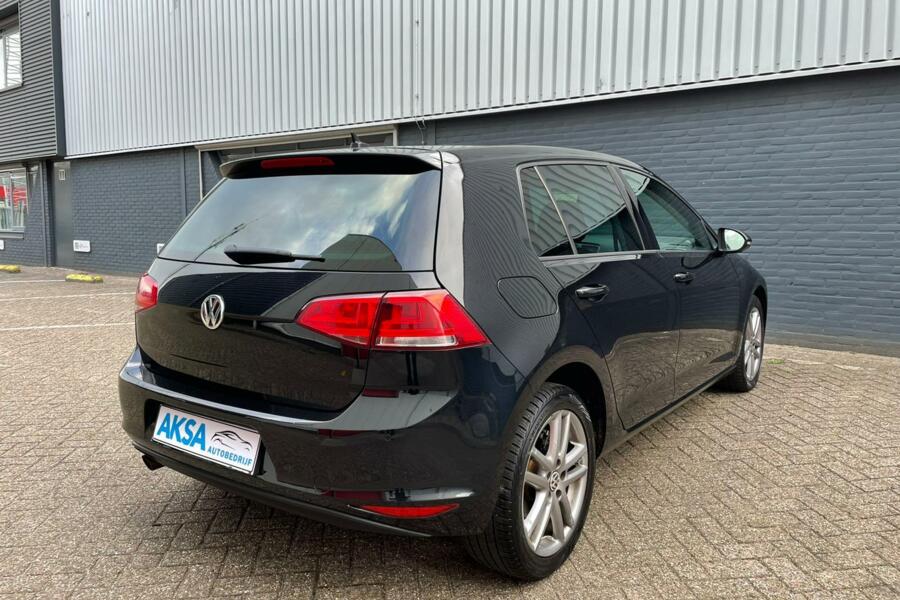 Volkswagen Golf 1.6 TDI 110pk Lounge | Navi | 17 inch | Xenon | Elektrische Inklap spiegels | Dealer onderhouden