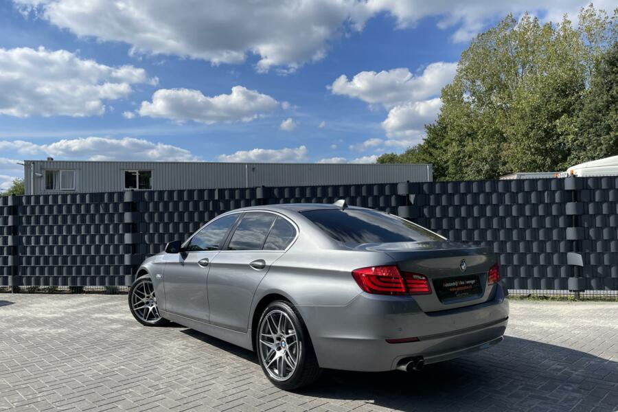 BMW 5-serie 523i High Executive AUT. NAVIGATIE|XENON|BLUETOOTH|LEER|STOELVERWARMING|ORIGINEEL-NL