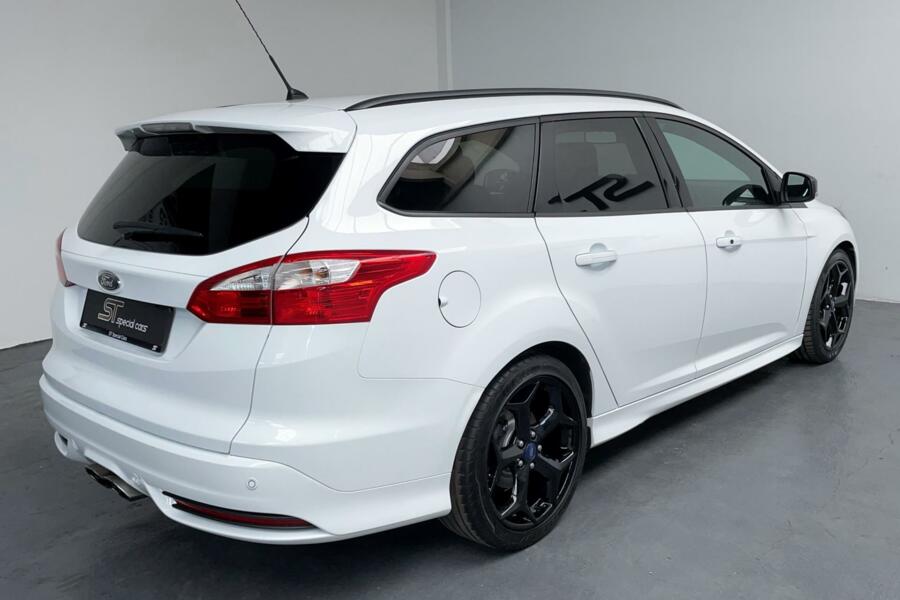 Ford Focus Wagon 2.0 EcoBoost ST-3|Driver Assistance Pack
