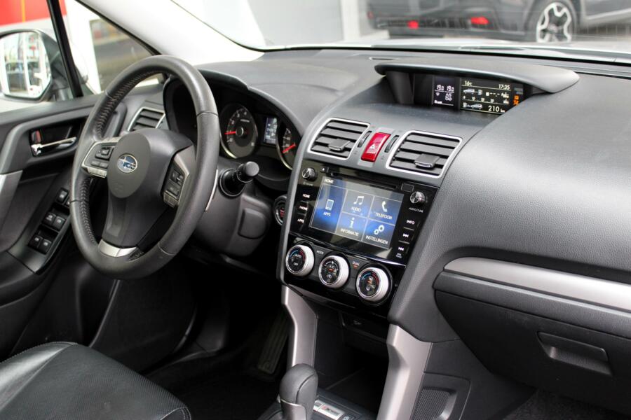 Subaru Forester 2.0 CVT Premium * Trekhaak * 60380 km * Leder * Xenon
