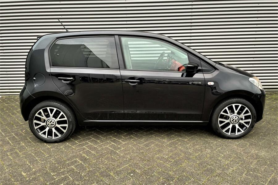 Volkswagen Up! 75pk Groove UP! 5Drs Navi Cruise Airco 16" lm