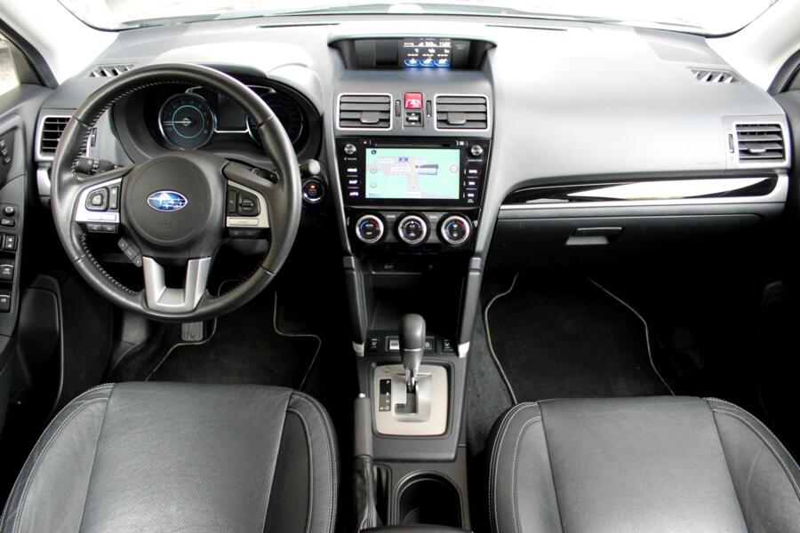 Subaru Forester 2.0 CVT Premium * Trekhaak * Navigatie * Panoramadak