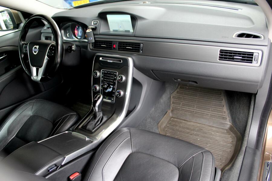 Volvo V70 2.0 D4 Automaat Momentum * Trekhaak * Leder * Xenon * Navigatie
