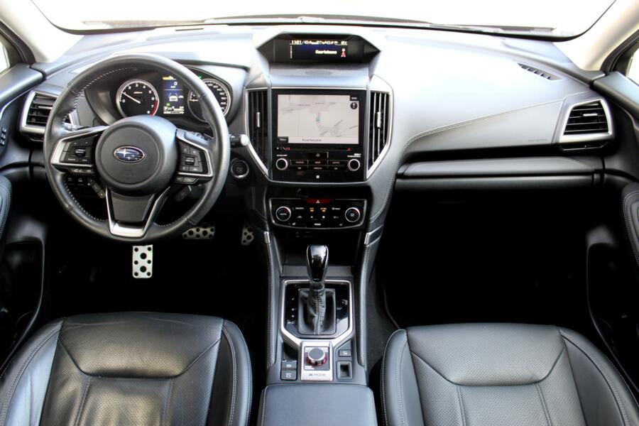 Subaru Forester 2.0i e-BOXER First Edition * Panoramadak * Trekhaak * Parkeersensoren voor en achter