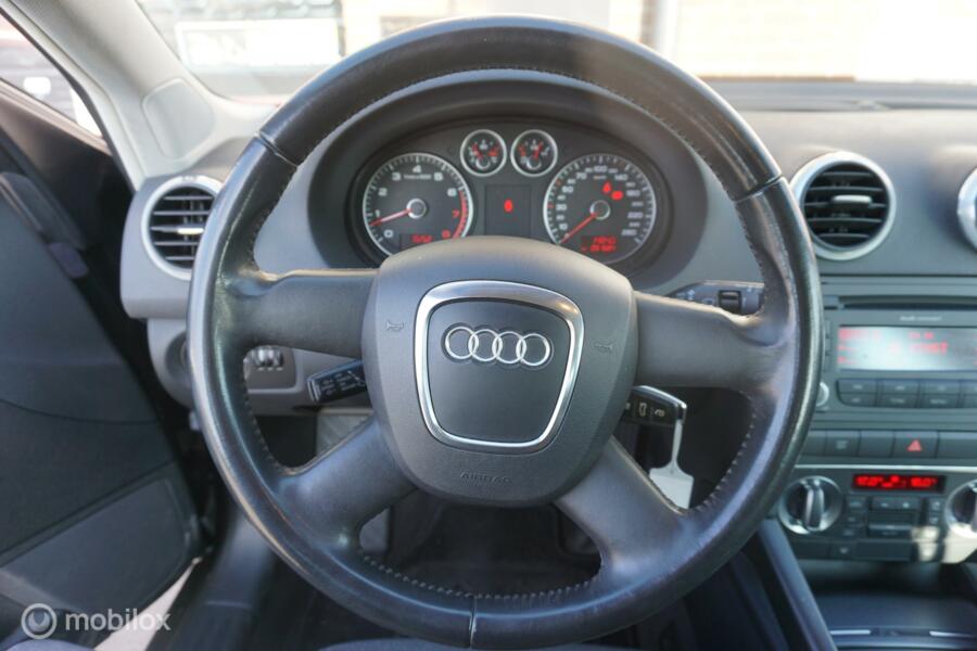 Te koop Audi A3 Sportback 1.6 Attraction Business Edition!