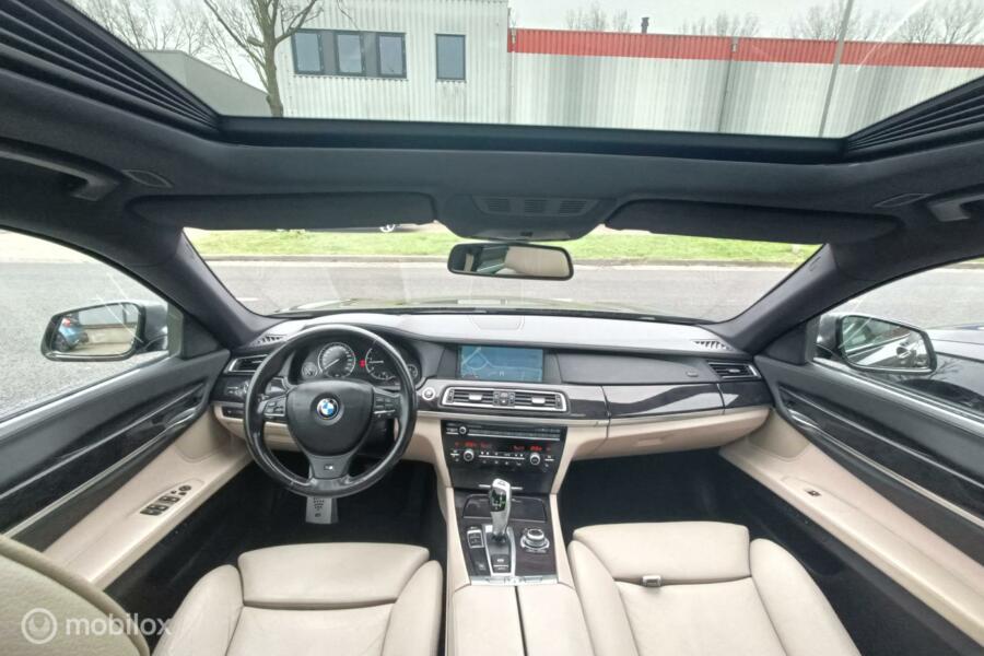 BMW 7-serie 730d  M PAKKET HIGH EXECU. HEAD UP SOFT CLOSE OPENDAK ELEK STOELEN NAVI XENON PDC