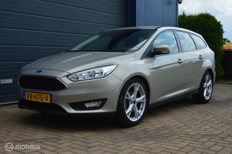 Ford Focus Wagon 1.0,Navigatie,pdc,