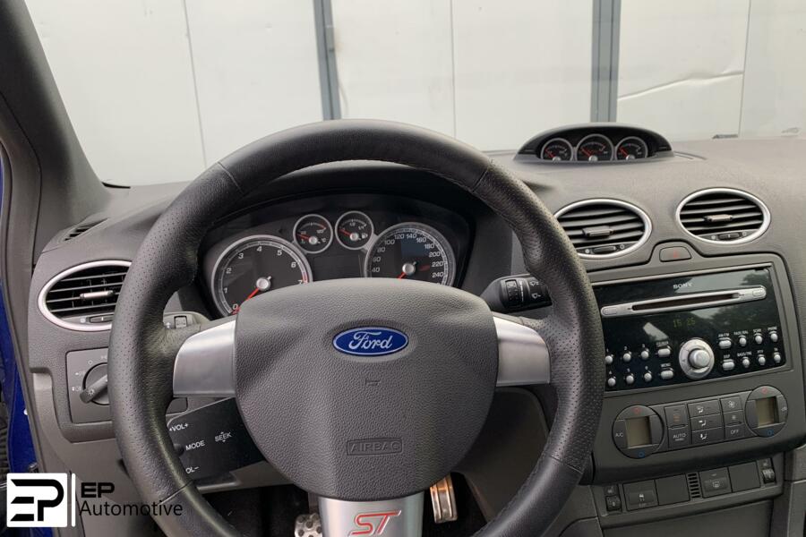 Ford Focus 2.5-20V ST