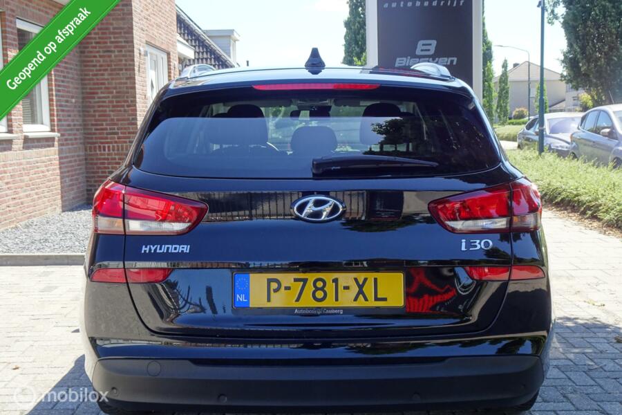 Hyundai i30 Wagon 1.4 GDI Premium Navi / Camera / Lane assist !!!