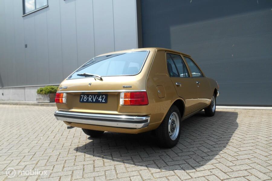 Mazda 323 1.3 5-Deurs (FA4) In zeer nette staat!!! 1977