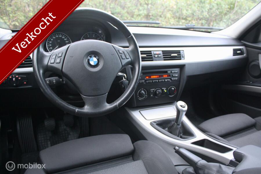 Youngtimer BMW 318i Touring | cruise control/parkeersensoren