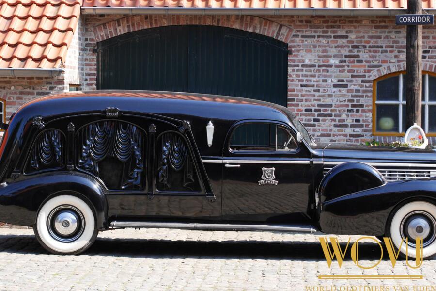 Cadillac  S&S Damascus carved hearse 1938