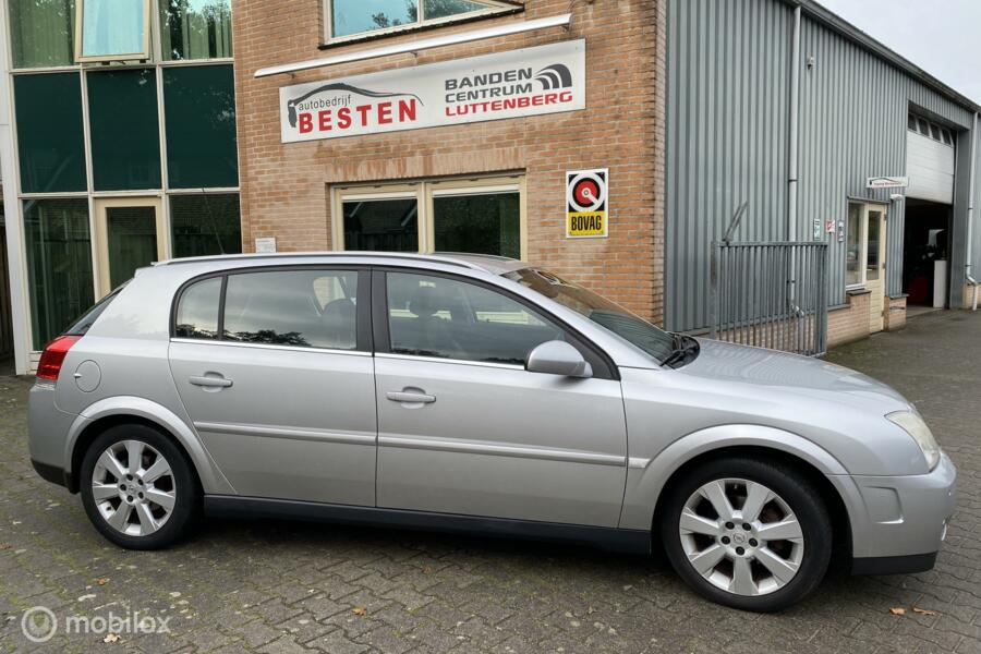 Opel Signum 2.2-16V Sport