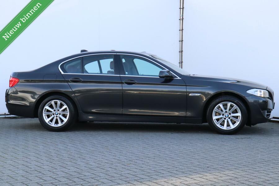 BMW 5-serie 528i High Executive OPEN DAK ZEER NETTE AUTO !!