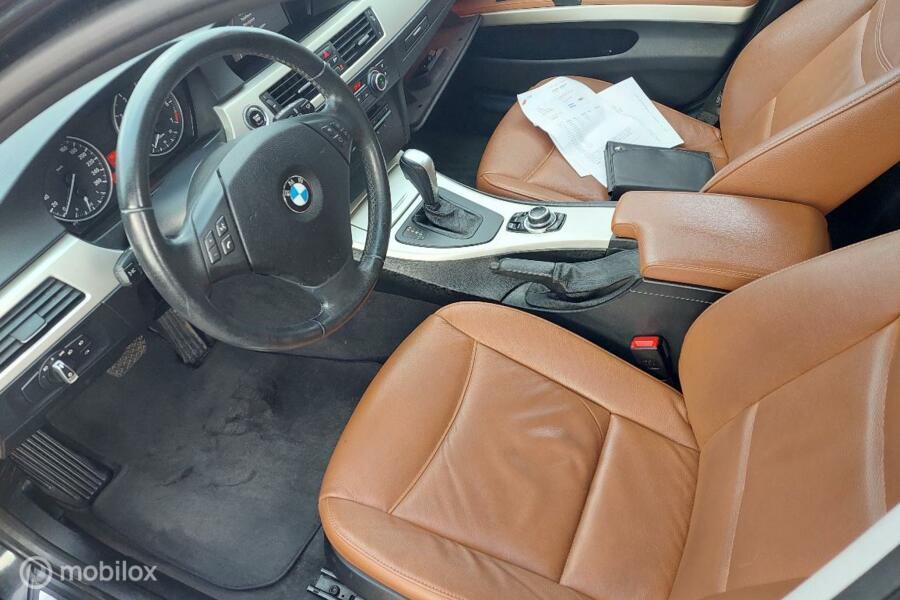 BMW Touring 318i  AUTOMAAT LEER