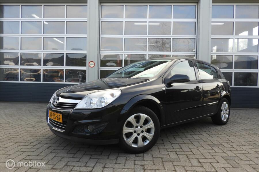 Opel Astra 1.6 Executive navi