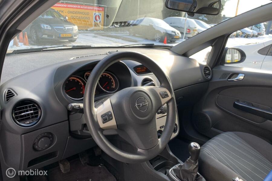 Opel Corsa 1.2-16V Business 5 deurs airco