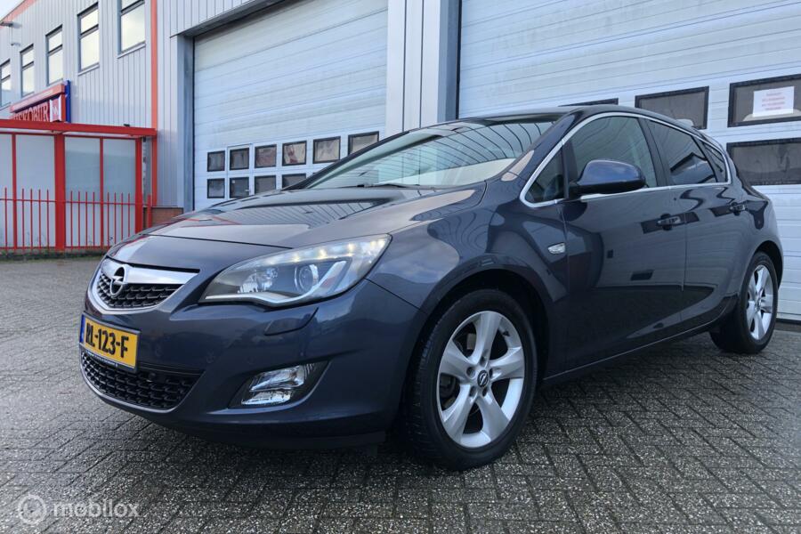 Opel Astra 1.6 Turbo Sport/Automaat/Xenon/PDC V+A/Cruise/NAV