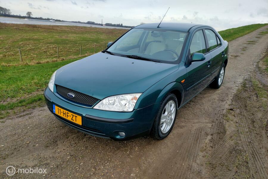 Ford Mondeo 2.0-16V Ghia AUTOMAAT!