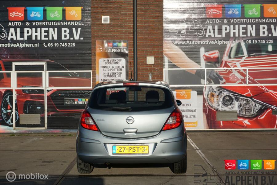 Te koop Opel Corsa 1.2-16V Cosmo inc. 1 jaar APK!