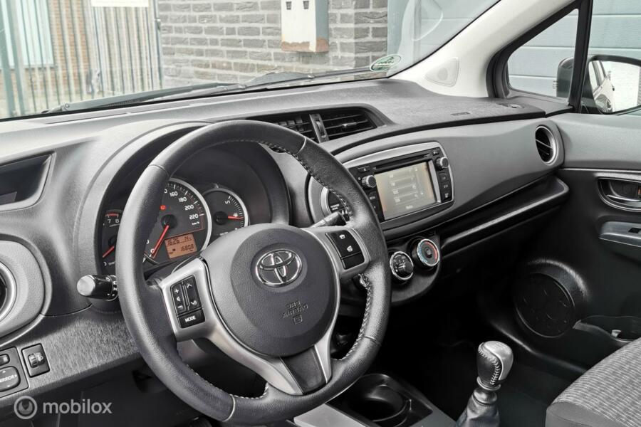 Toyota Yaris 1.3 VVT-i Dynamic/99pk/6bak/navi/airco/camera/