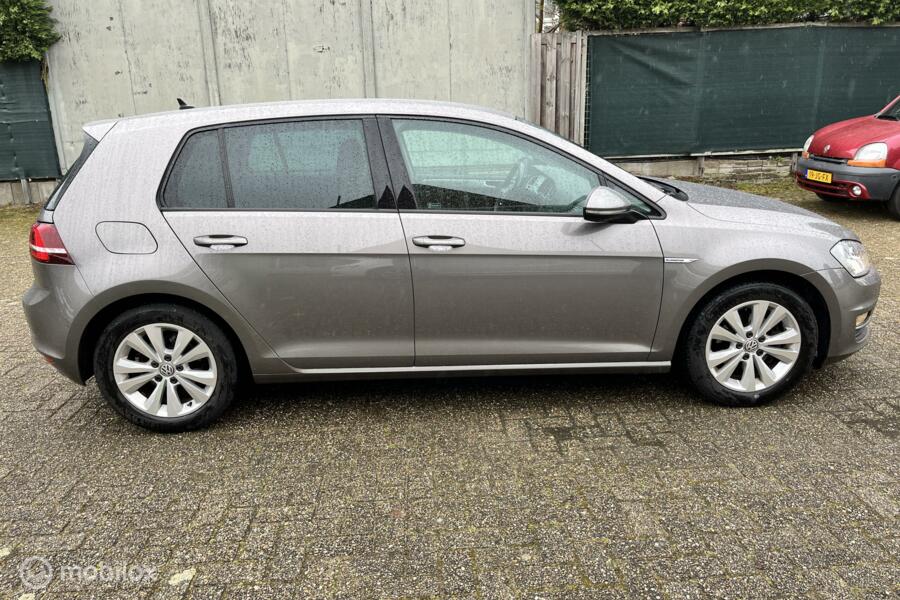 Volkswagen Golf 1.0 TSI Connected Series / Apple car play