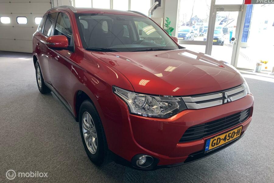 Mitsubishi Outlander 2.0 Business Edition  Trekhaak  7Pers.