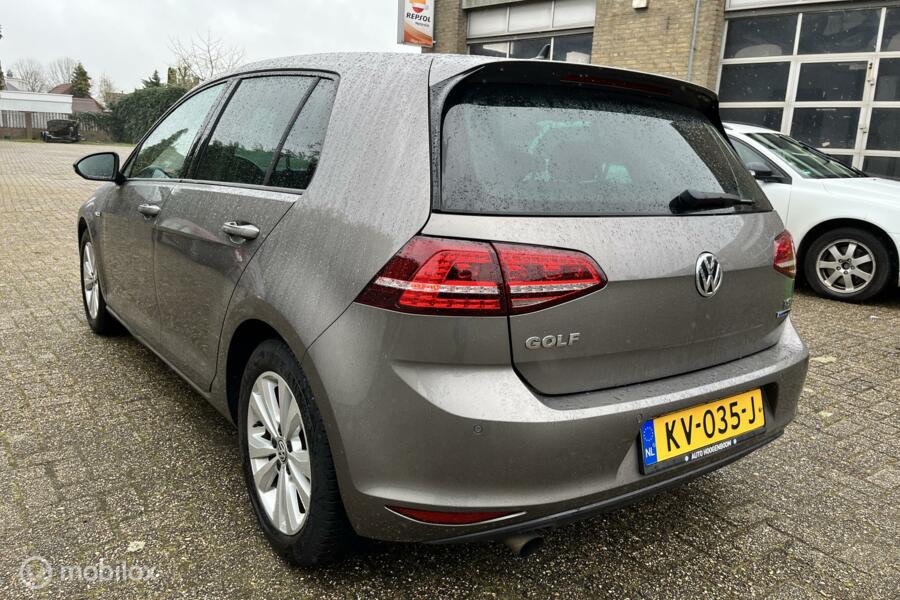 Volkswagen Golf 1.0 TSI Connected Series / Apple car play