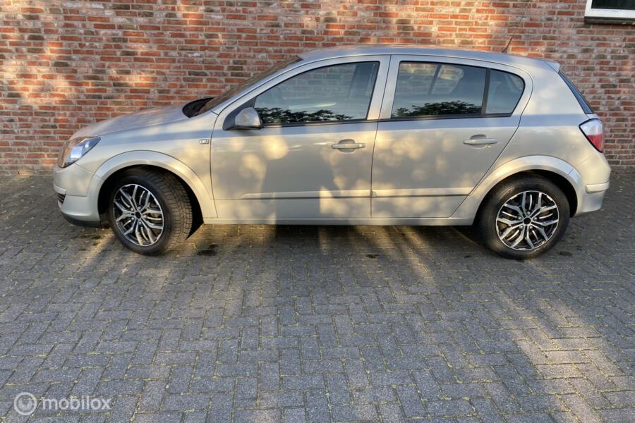 Opel Astra 1.6 Executive