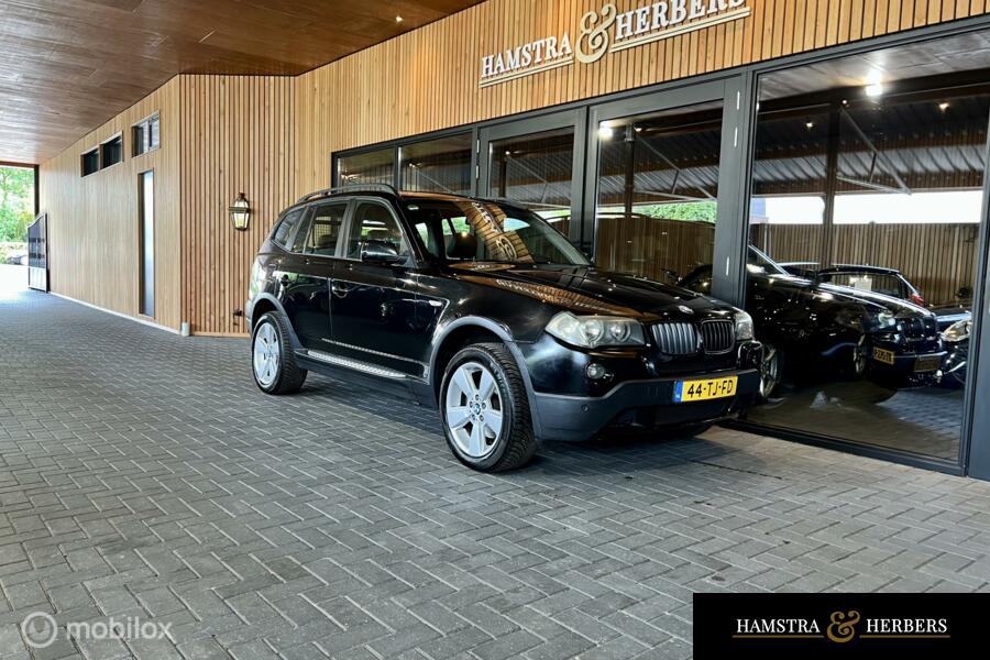 BMW X3 3.0sd zwart MET WERK!