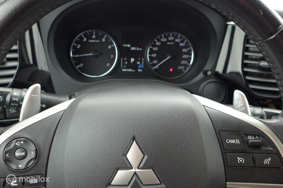 Mitsubishi Outlander 2.0 Intense +  Navigatie en Trekhaak
